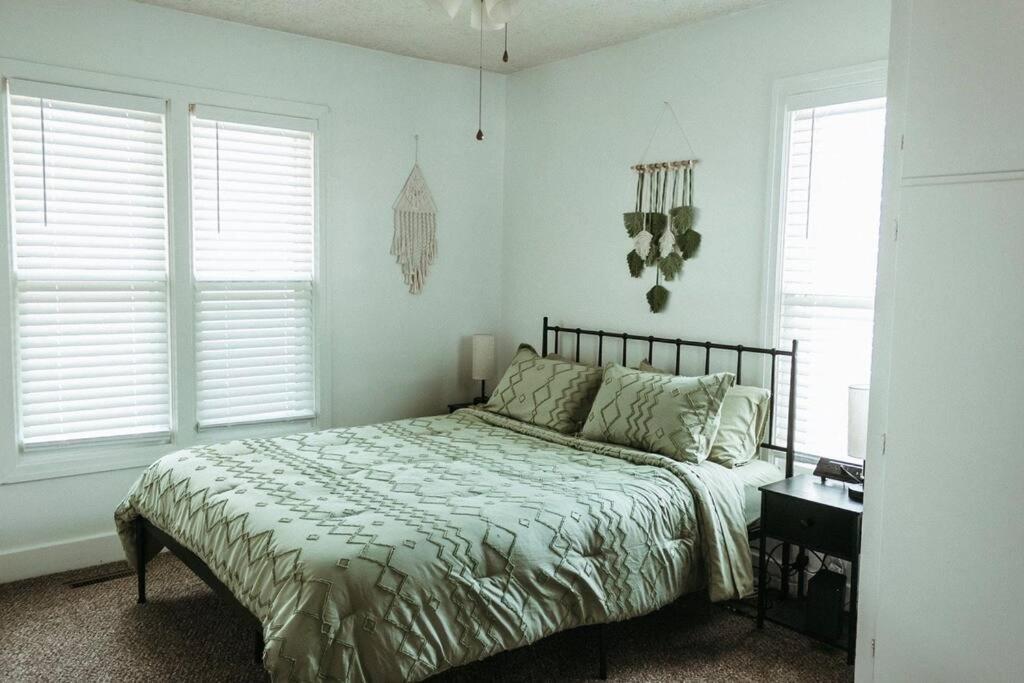 Bluebird Cottage, Walking Distance To Fairgrounds Hutchinson Exteriér fotografie
